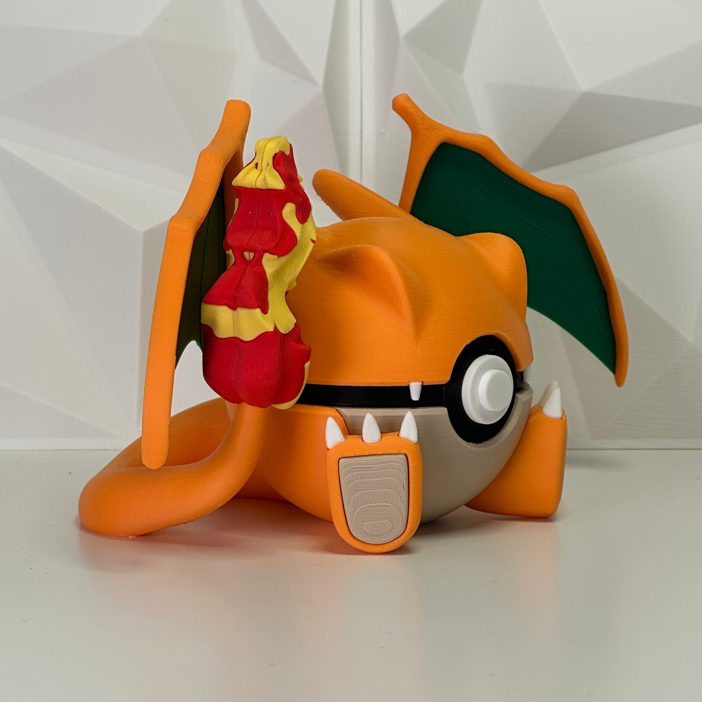 Pokéball Decorativa de Colección: Edición Charizard