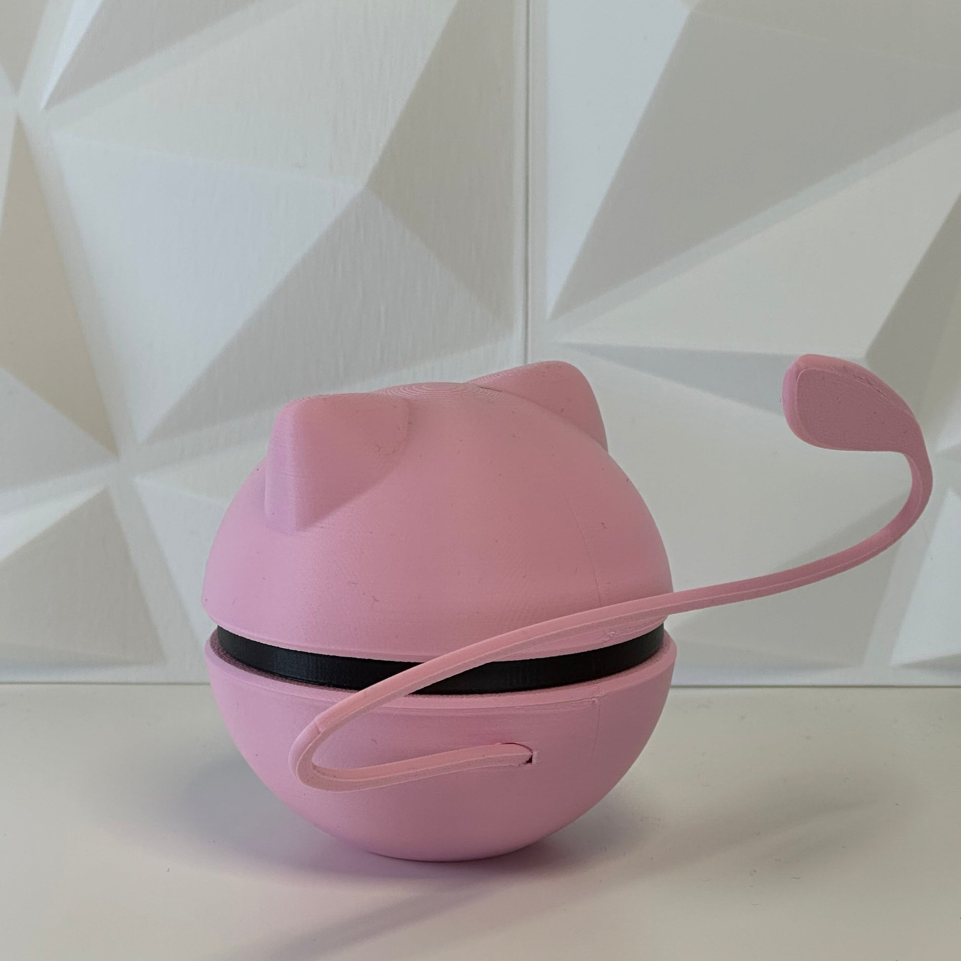Pokéball edición Mew vista trasera con acabado premium