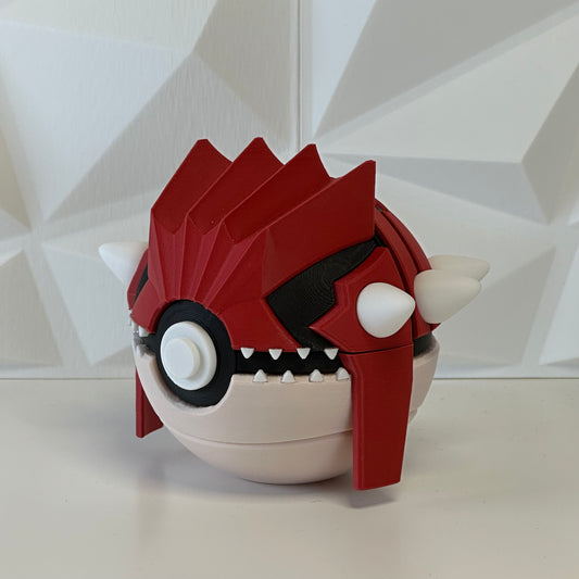 Pokéball edición Groudon vista lateral mostrando detalles del diseño