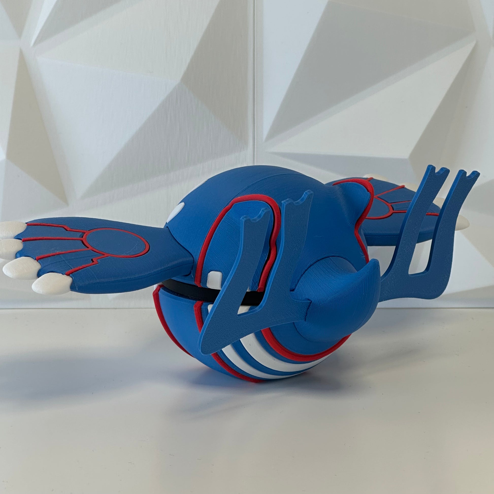 Pokéball edición Kyogre vista trasera con acabado premium