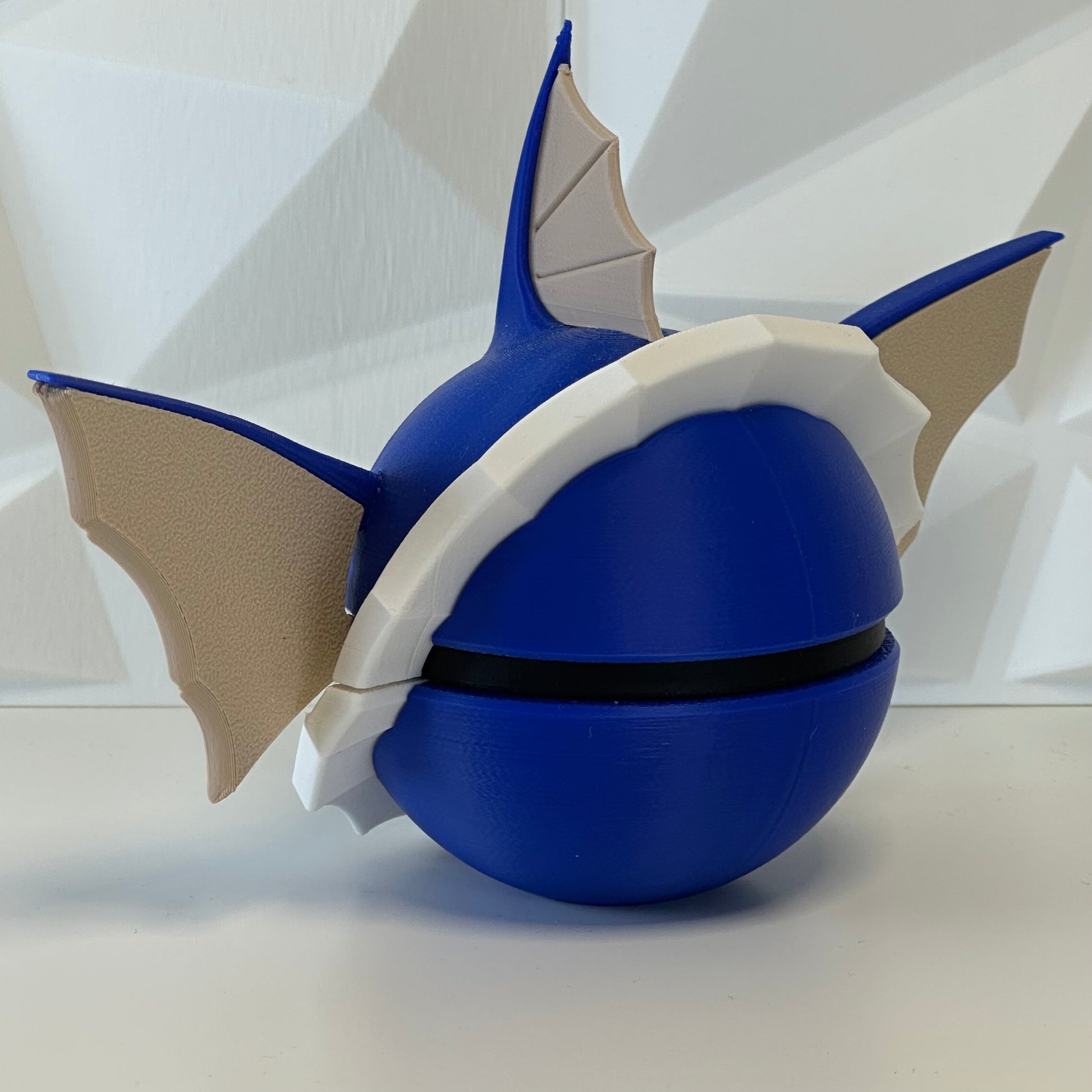 Pokéball edición Vaporeon vista trasera con acabado premium