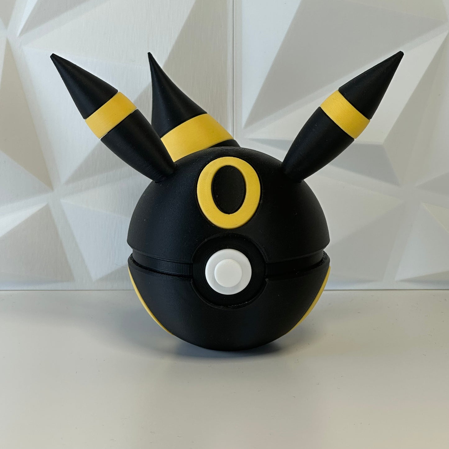 Pokéball edición Umbreon vista frontal en PLA Premium