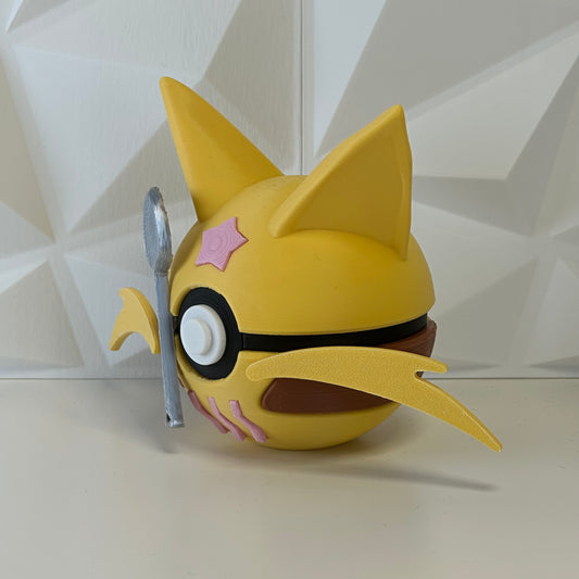 Pokéball edición Kadabra vista lateral mostrando detalles del diseño