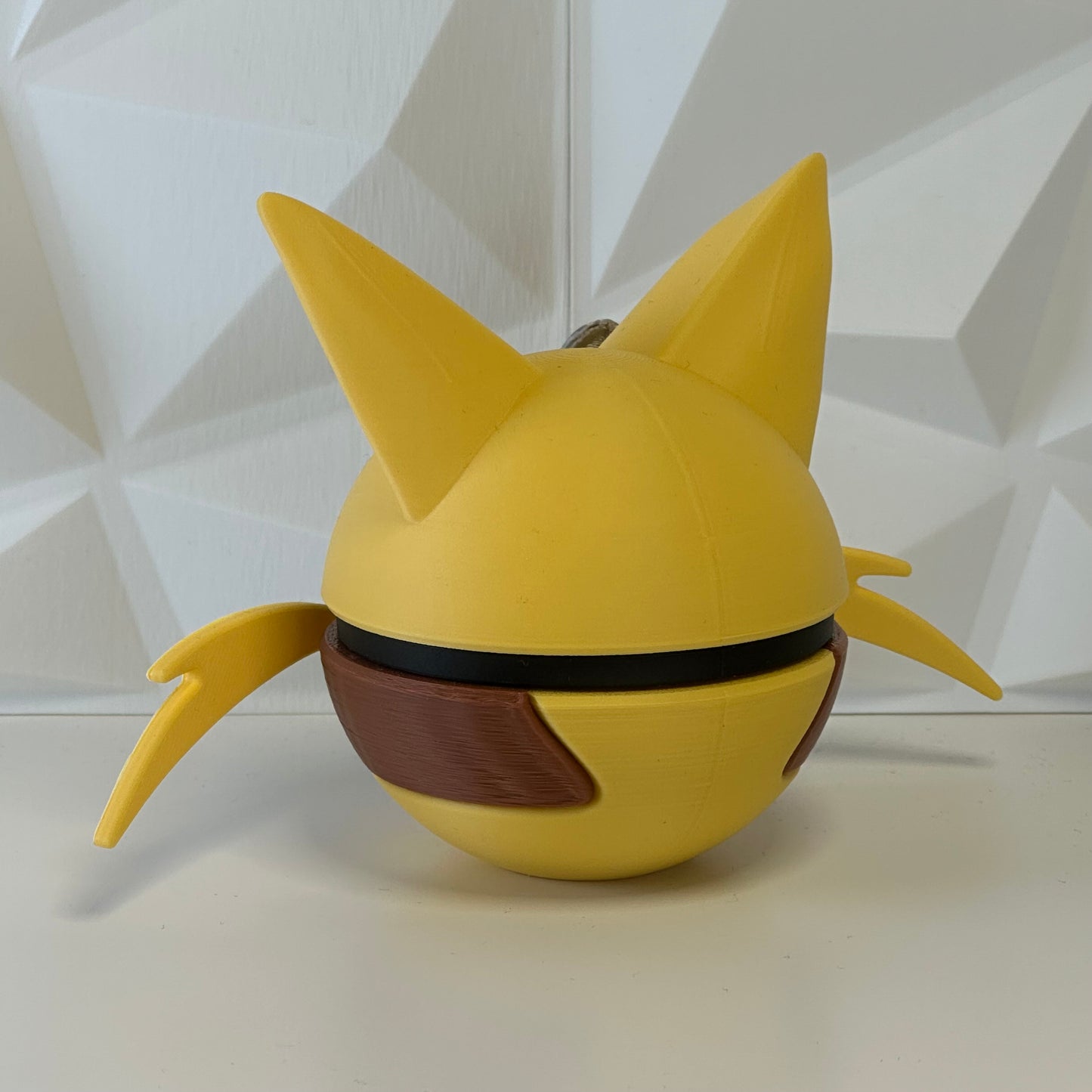 Pokéball edición Kadabra vista trasera con acabado premium