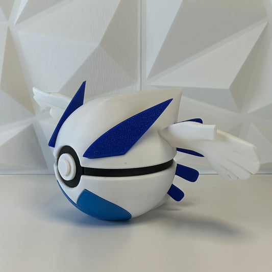 Pokéball edición Lugia vista lateral mostrando detalles del diseño