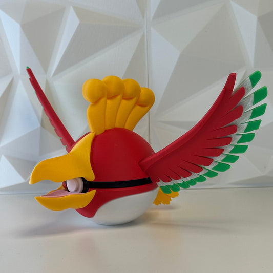Pokéball edición Ho-Oh vista lateral mostrando detalles del diseño