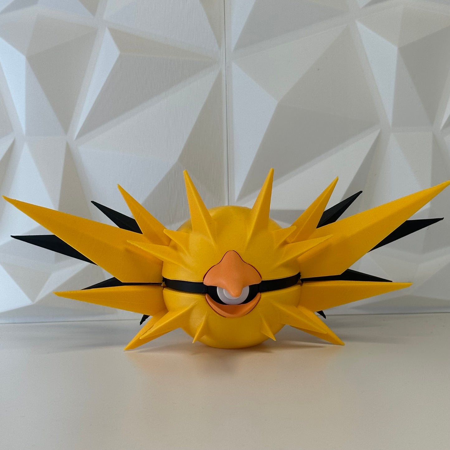 Pokéball edición Zapdos vista frontal en PLA Premium