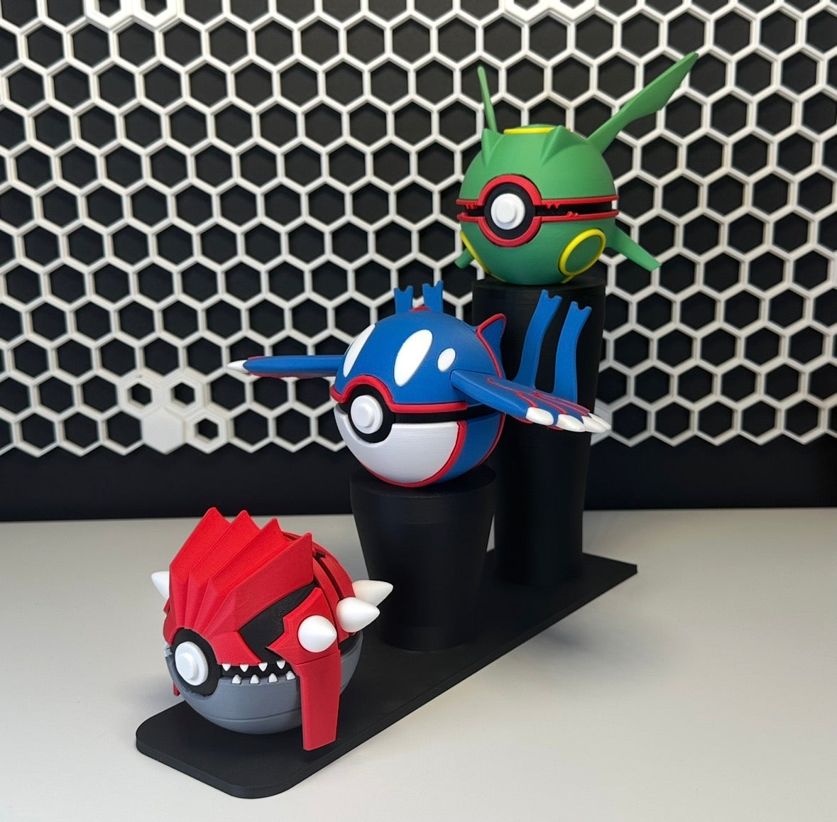 Pack Tría de Titanes — 3 Figuras + Expositor Magnético