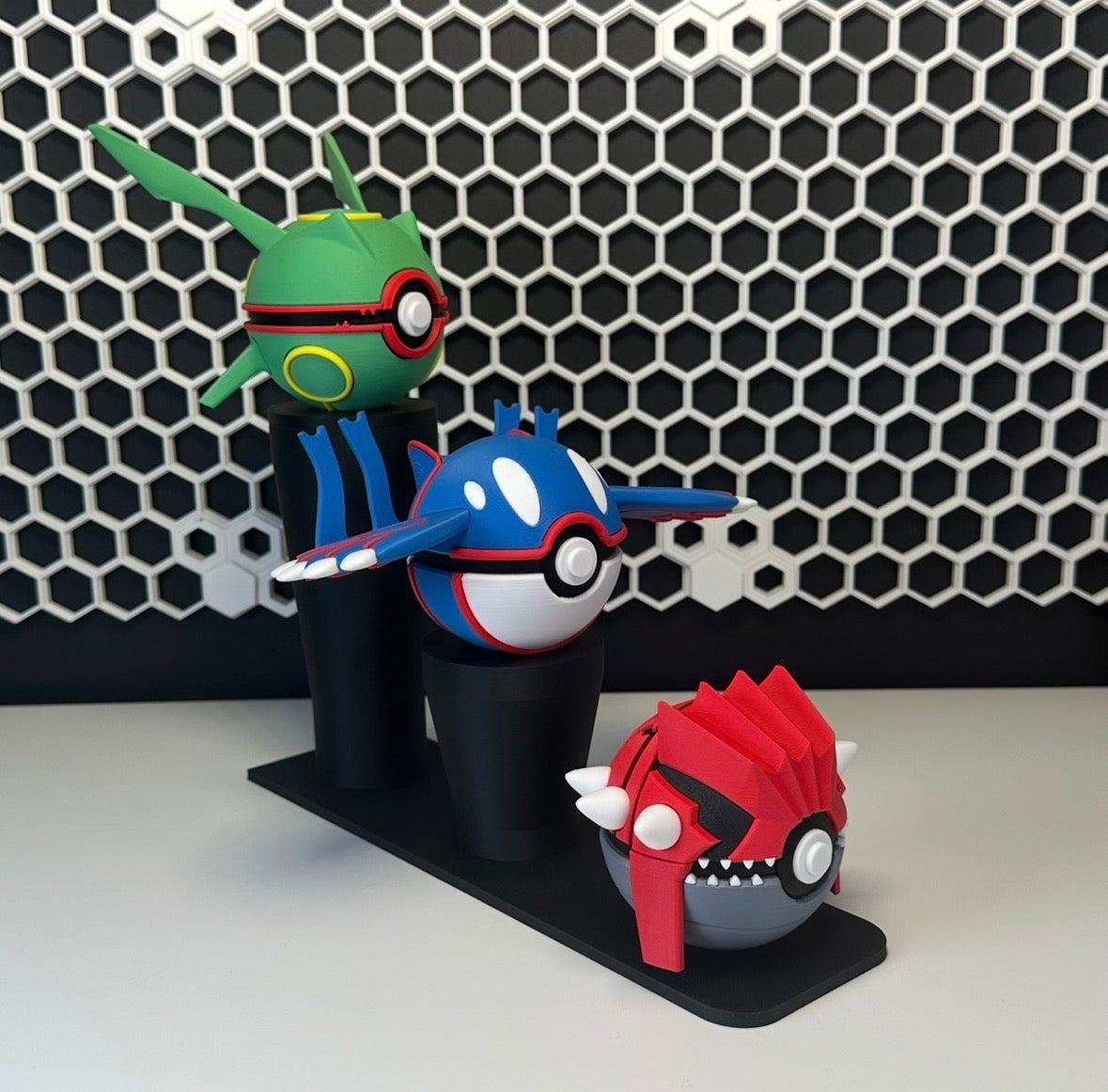 Pack Tría de Titanes — 3 Figuras + Expositor Magnético