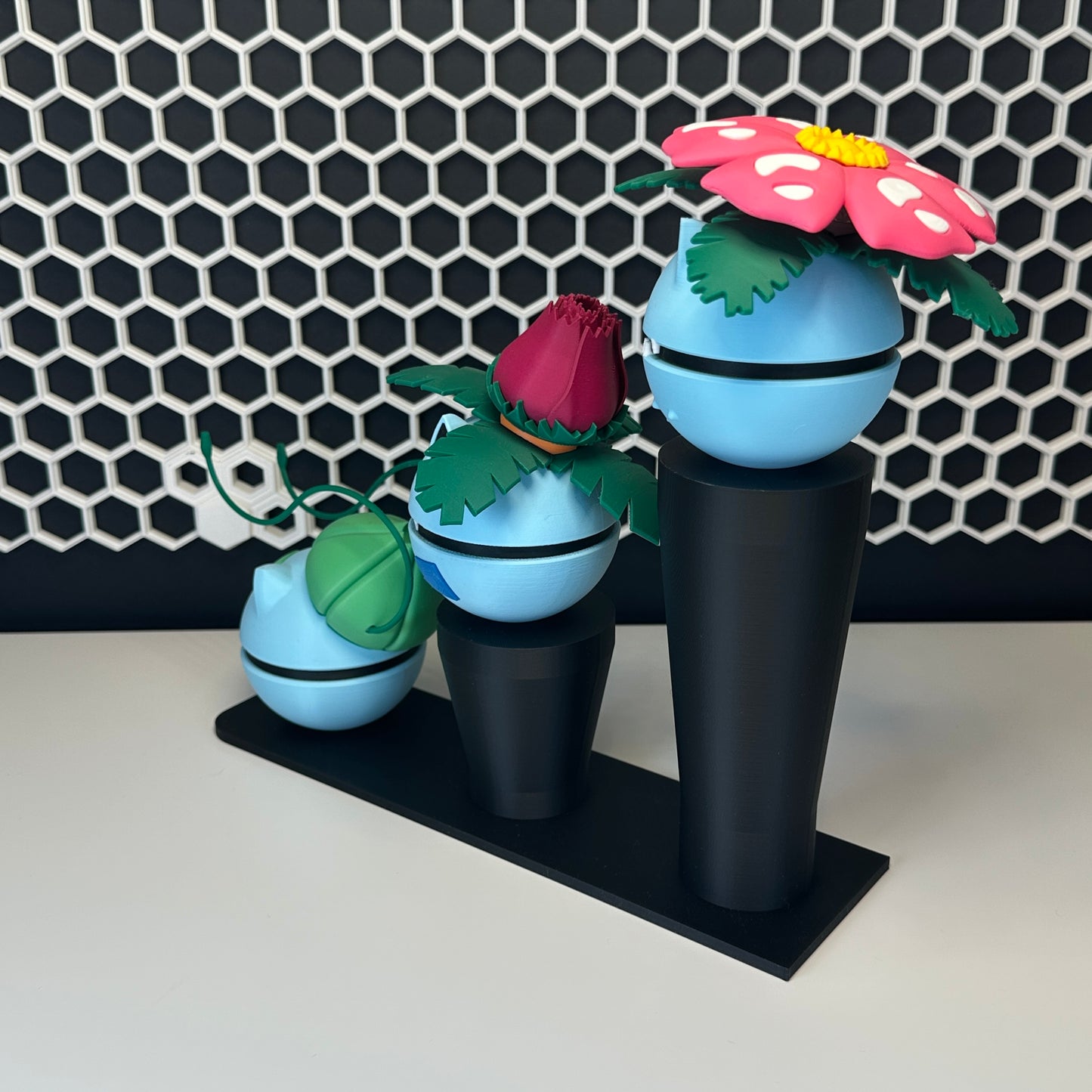 Pack Trío Planta — 3 Figuras + Expositor Magnético