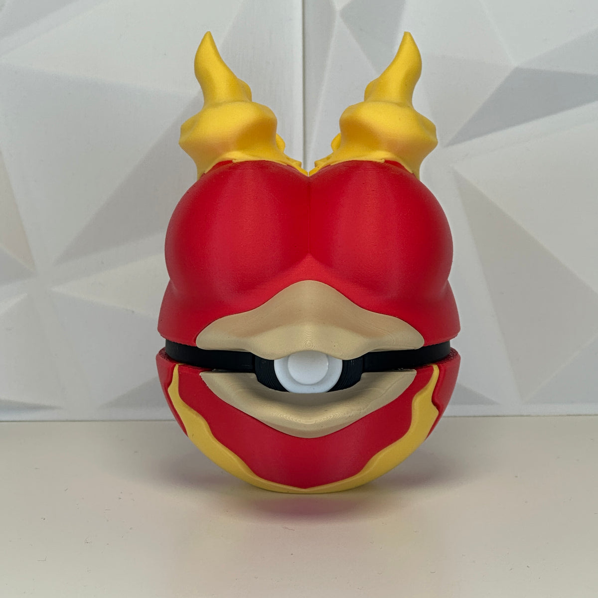 Esfera de colección Magmar impresa en 3D, coleccionable #126 con base magnética - vista lateral izquierda