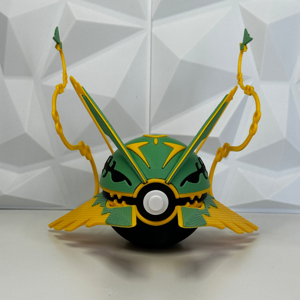Rayquaza Aura Esmeralda #384, vista frontal
