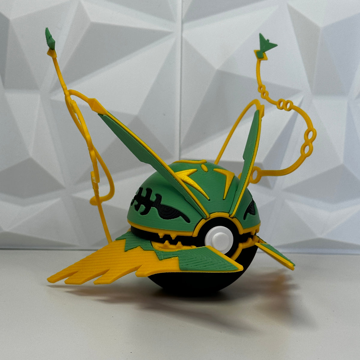 Rayquaza Aura Esmeralda #384, vista lateral derecha