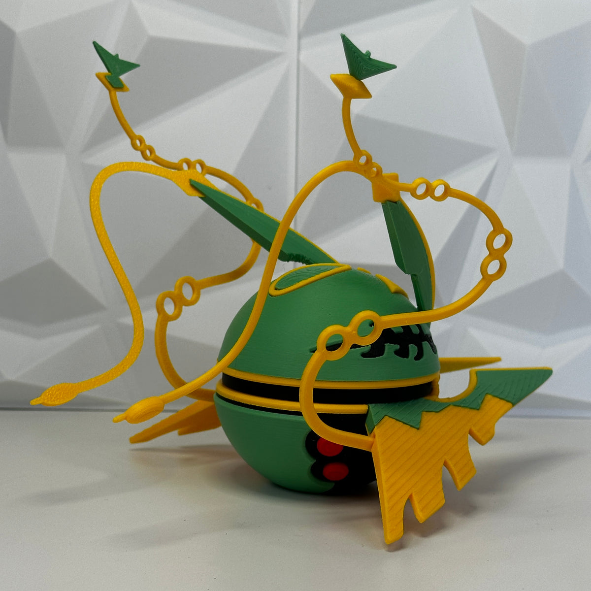 Rayquaza Aura Esmeralda #384, vista posterior derecha