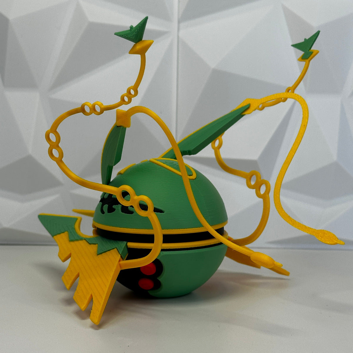 Rayquaza Aura Esmeralda #384, vista posterior izquierda